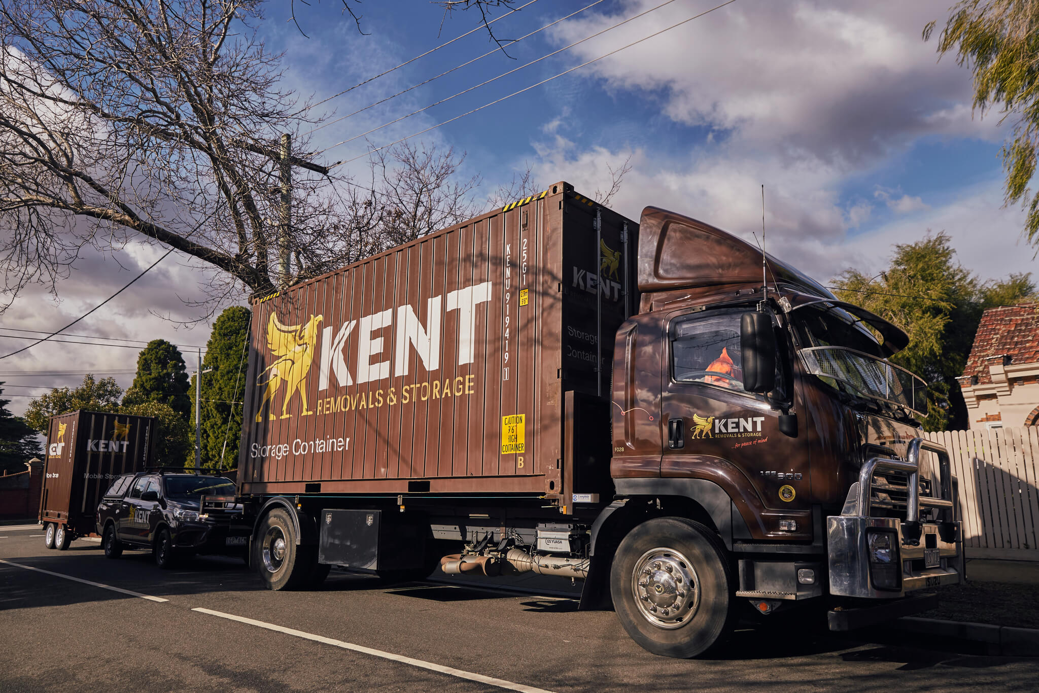 Kent Removals truck delivering storage container